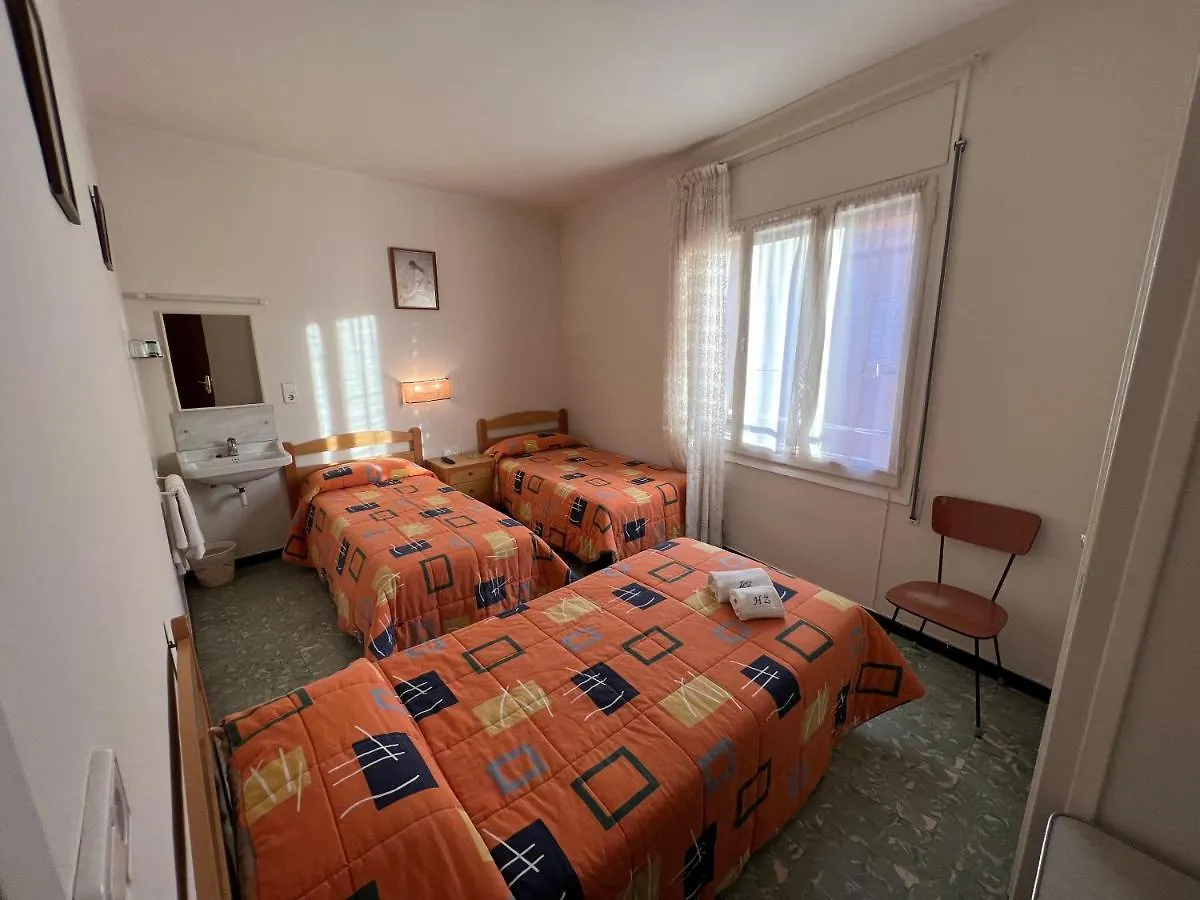 Guest house Hostal Zurich Sant Feliu de Guixols